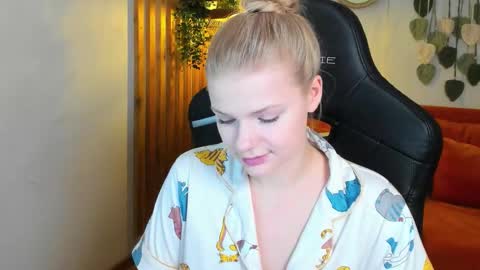 lilitrosen online show from October 2025 06:08:02 PM