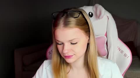 lilitrosen online show from November 2025 06:19:02 AM