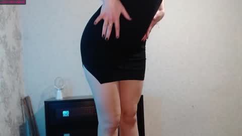 Snapshot of lillalovly chatting on February 2025 12:17:02 PM Lilla online show from February 2025 12:17:02 PM