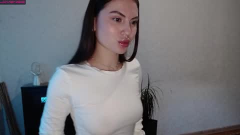 Snapshot of lillalovly chatting on February 2025 09:17:02 AM Lilla online show from February 2025 09:17:02 AM