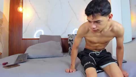 lillian_lee1 online show from June 2026 05:22:02 PM