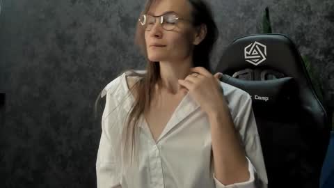 lillian_white1 online show from October 2025 12:20:01 AM