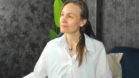 lillian_white1 online show from April 2026 01:03:01 AM
