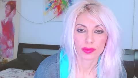 Lara online show from February 2025 01:54:02 AM