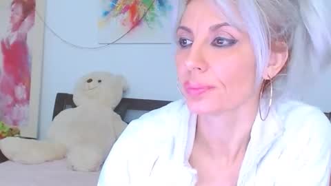 Snapshot of lillianasara chatting on January 2026 10:52:01 PM Lara online show from January 2026 10:52:01 PM