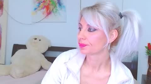 Snapshot of lillianasara chatting on February 2026 02:06:02 AM Lara online show from February 2026 02:06:02 AM