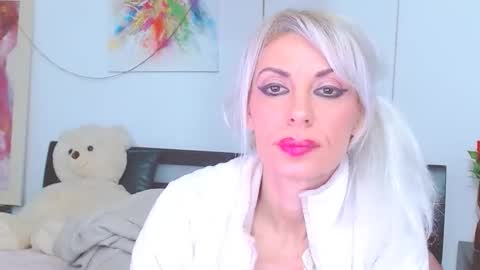 Snapshot of lillianasara chatting on February 2026 09:21:01 PM Lara online show from February 2026 09:21:01 PM