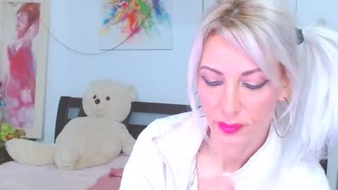 Snapshot of lillianasara chatting on February 2026 11:06:01 PM Lara online show from February 2026 11:06:01 PM