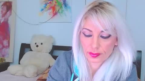 Snapshot of lillianasara chatting on February 2026 01:04:01 AM Lara online show from February 2026 01:04:01 AM