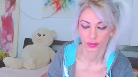 Snapshot of lillianasara chatting on March 2026 10:57:02 PM Lara online show from March 2026 10:57:02 PM