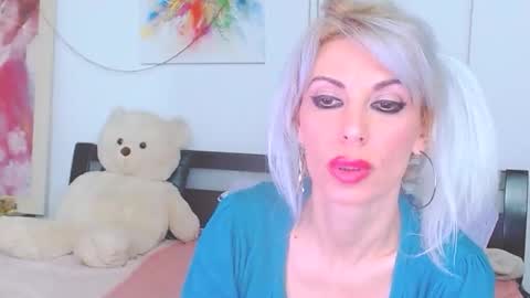 Lara online show from March 2026 08:13:01 PM