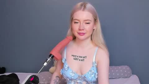 Snapshot of lillie_berry chatting on April 2026 04:59:01 AM lillie_berry online show from April 2026 04:59:01 AM