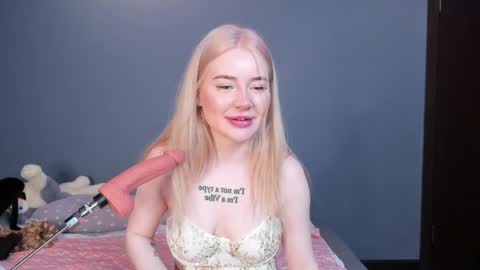 Snapshot of lillie_berry chatting on April 2026 04:48:02 AM lillie_berry online show from April 2026 04:48:02 AM