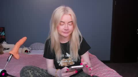 Snapshot of lillie_berry chatting on May 2026 05:34:02 AM lillie_berry online show from May 2026 05:34:02 AM