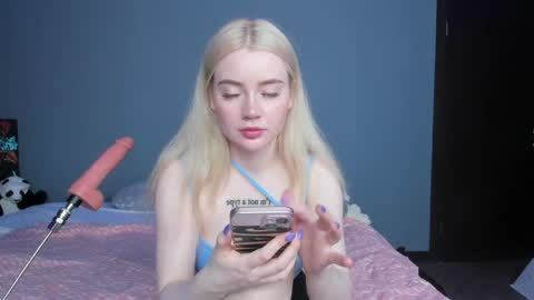 Snapshot of lillie_berry chatting on May 2026 04:43:02 AM lillie_berry online show from May 2026 04:43:02 AM