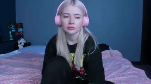 Snapshot of lillie_berry chatting on May 2026 04:39:02 AM lillie_berry online show from May 2026 04:39:02 AM