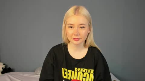 Snapshot of lillie_berry chatting on May 2026 04:30:02 AM lillie_berry online show from May 2026 04:30:02 AM