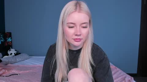 Snapshot of lillie_berry chatting on May 2026 04:53:01 AM lillie_berry online show from May 2026 04:53:01 AM