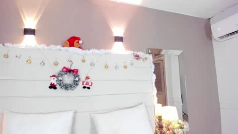 Snapshot of lilly_2809_ chatting on December 2024 07:49:02 AM Lizeth follow me in my igimlilycute 3 online show from December 2024 07:49:02 AM