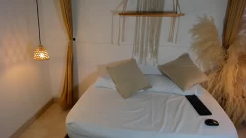 L I L L Y online show from January 2025 03:21:01 PM