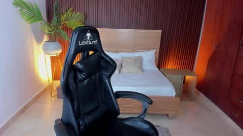 L I L L Y online show from February 2025 11:26:01 PM