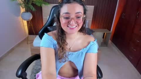 L I L L Y online show from February 2025 10:51:02 PM