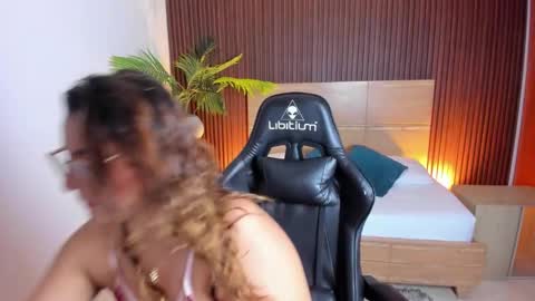 L I L L Y online show from February 2025 03:09:01 PM