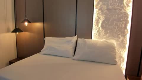 L I L L Y online show from September 2025 12:38:02 PM