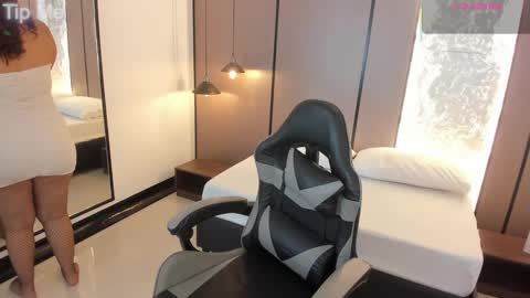 L I L L Y online show from September 2025 12:05:02 PM