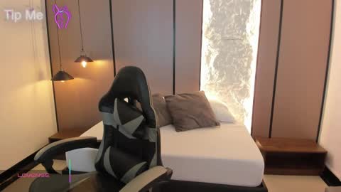 L I L L Y online show from October 2025 12:05:01 PM