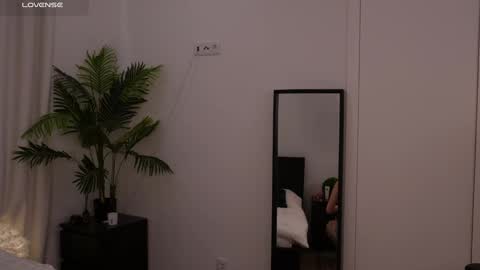 Lilly Colins online show from January 2025 02:42:02 PM