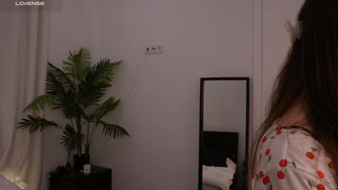 Lilly Colins online show from January 2025 09:02:01 PM