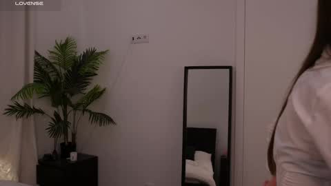 Lilly Colins online show from January 2025 02:28:01 PM