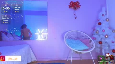 Snapshot of lilly_dollss chatting on January 2025 01:42:02 PM Sofia online show from January 2025 01:42:02 PM