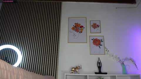 Snapshot of lilly_dollss chatting on September 2025 12:51:01 PM Sofia online show from September 2025 12:51:01 PM