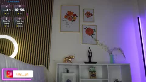 Snapshot of lilly_dollss chatting on September 2025 01:02:02 PM Sofia online show from September 2025 01:02:02 PM