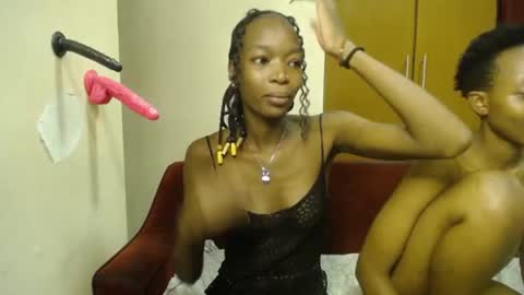 Snapshot of lilly_freak chatting on May 2026 06:05:02 PM Des online show from May 2026 06:05:02 PM