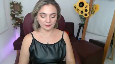 Snapshot of lilly_milf chatting on June 2026 04:27:02 PM Lilly online show from June 2026 04:27:02 PM
