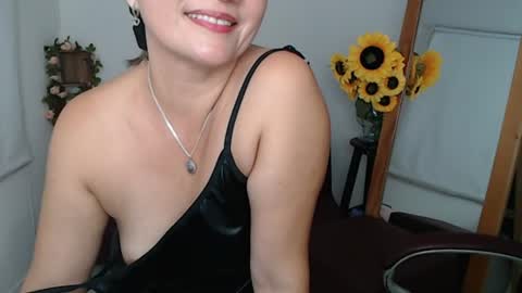 Snapshot of lilly_milf chatting on June 2026 03:58:02 PM Lilly online show from June 2026 03:58:02 PM