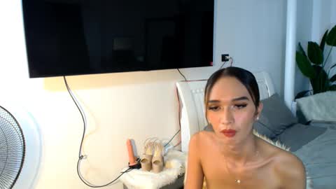 lillyholland online show from February 2025 08:39:02 AM
