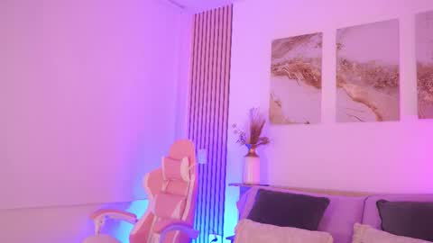 Lilly Thompson  online show from February 2026 11:03:02 PM