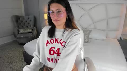 Lilly  online show from October 2025 04:23:02 AM