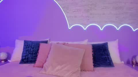 Lilou online show from November 2025 12:15:02 PM