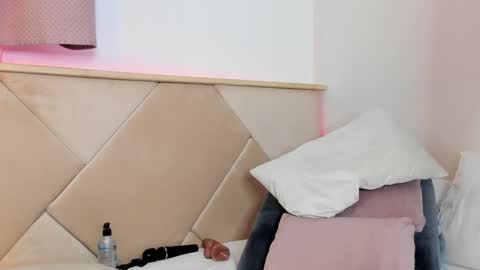 Lilou  online show from January 2025 03:39:01 AM