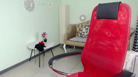 Lily online show from February 2025 12:51:02 PM