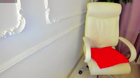 Lily online show from March 2026 04:18:02 AM