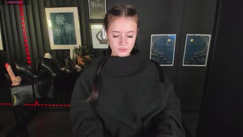 Snapshot of lily_moonlight chatting on December 2024 06:21:01 AM Lily online show from December 2024 06:21:01 AM