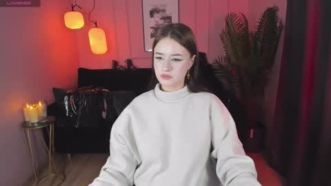 Snapshot of lily_moonlight chatting on December 2024 02:05:01 PM Lily online show from December 2024 02:05:01 PM