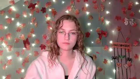 small lily online show from October 2025 06:10:02 AM