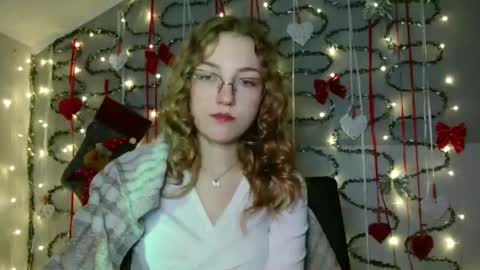 small lily online show from December 2025 06:15:01 PM